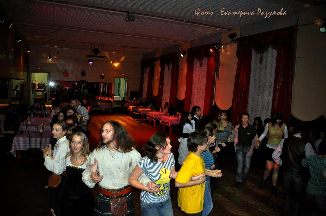 Танцевальная вечеринка - Традиционный бретонский фест-ноз